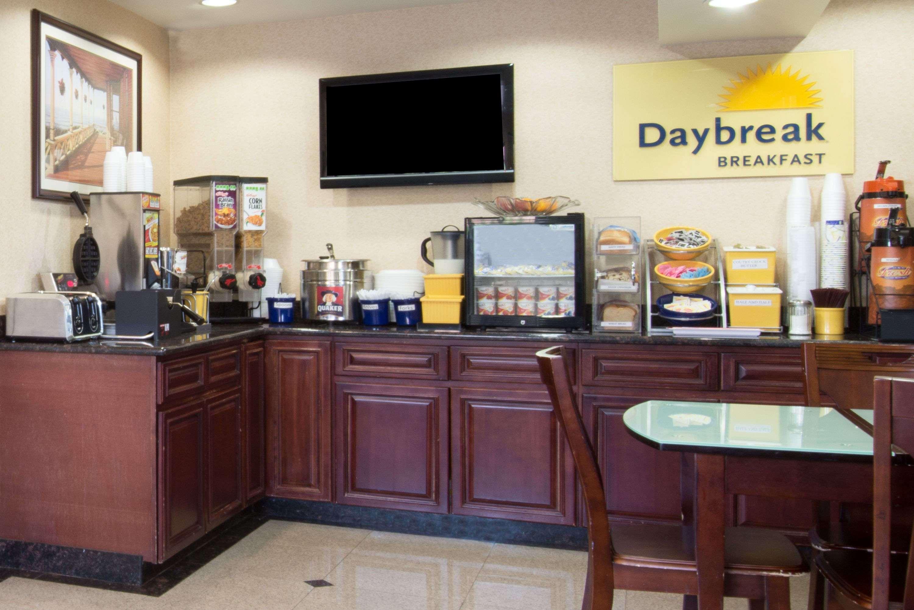 デイズ イン バイ ウィンダム ロング アイランド コピアーグ コーペーグ エクステリア 写真